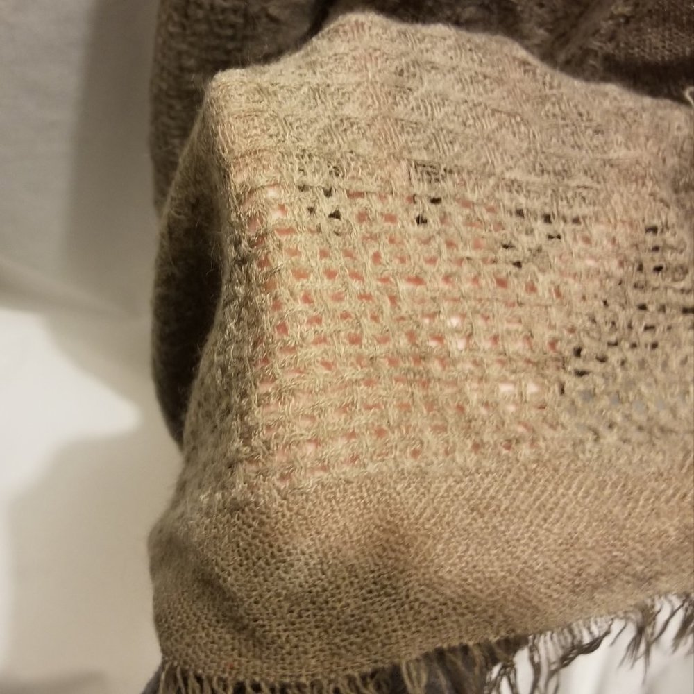 $4 if bundled: Old Navy long brown acrylic fringed infinity scarf - Picture 4 of 8